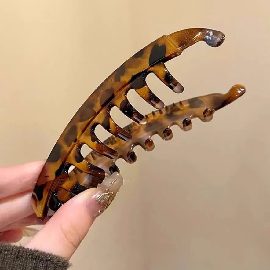 Large high tail clip with natural fluffiness and increased hair volume. Banana clip with toothed anti slip vertical clip at the
