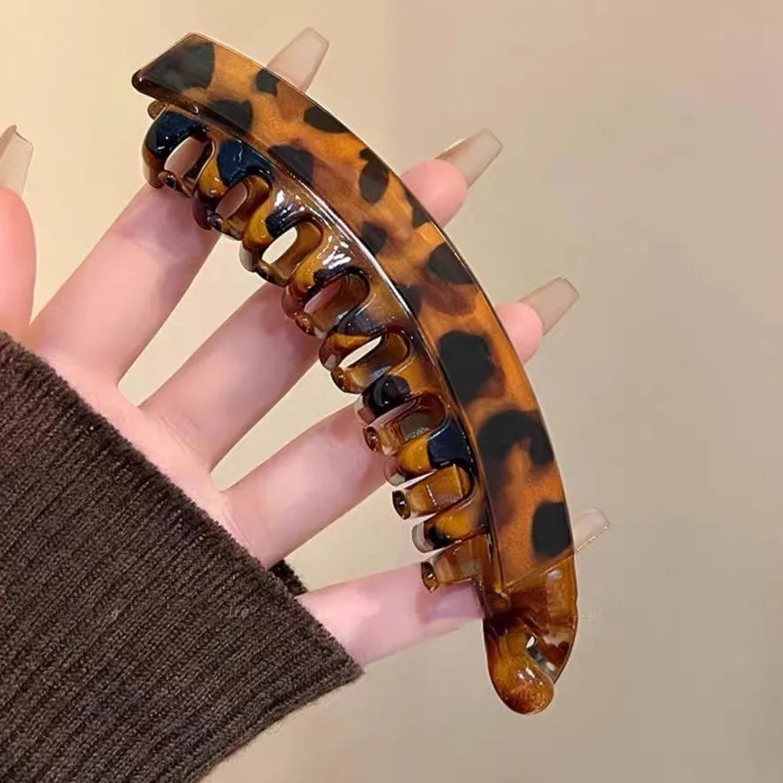 Large high tail clip with natural fluffiness and increased hair volume. Banana clip with toothed anti slip vertical clip at the