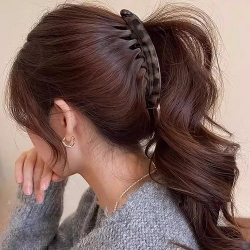 Large high tail clip with natural fluffiness and increased hair volume. Banana clip with toothed anti slip vertical clip at the